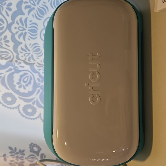 Cricut Joy And Accessories - Picture 2 of 8